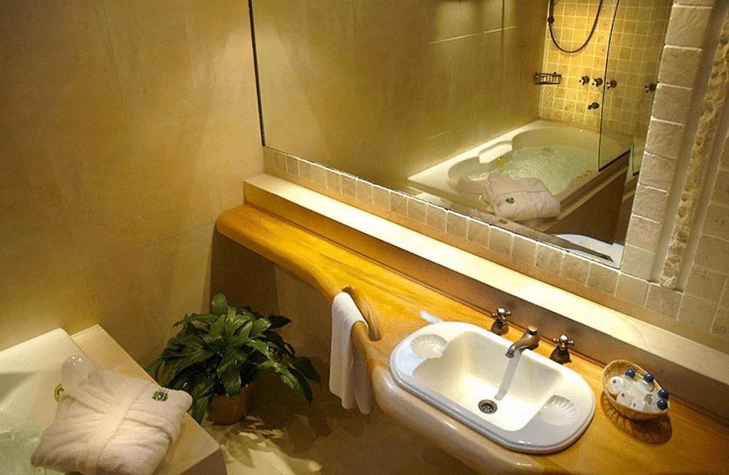 El Corazon De La Bahia Hotell Villa La Angostura Eksteriør bilde